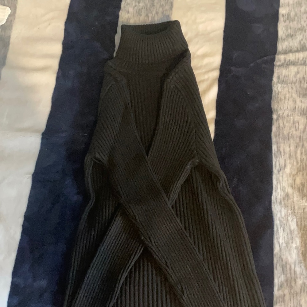 black ribbed knit long sleeve turtleneck